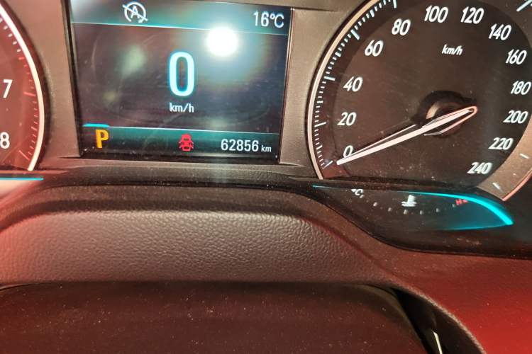 Used Buick GT 2015 15N Automatic Deluxe Edition Odometer Close Up