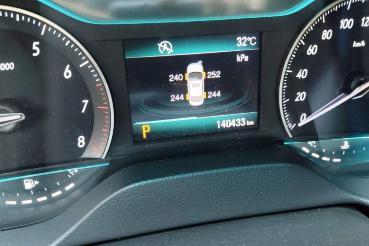 Used Buick GT 2015 15N Automatic Deluxe Edition Odometer Close Up