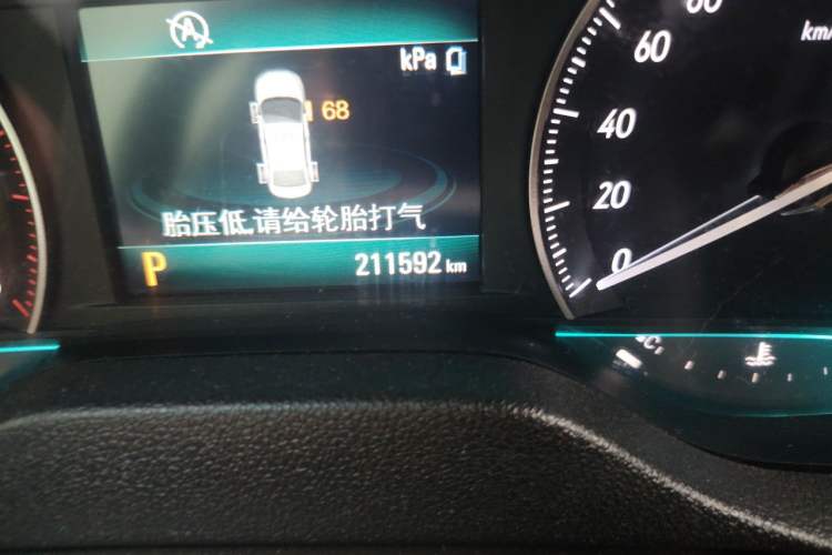 Used Buick GT 2015 18T Dual-Clutch Elite Model Odometer Close Up