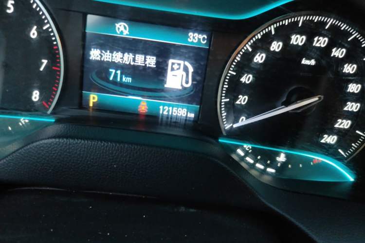 Used Buick GT 2015 18T Dual-Clutch Luxury Model Odometer Close Up