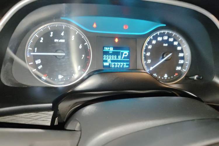 Used Buick GT 2015 15N Automatic Entry-Level Trim Odometer Close Up