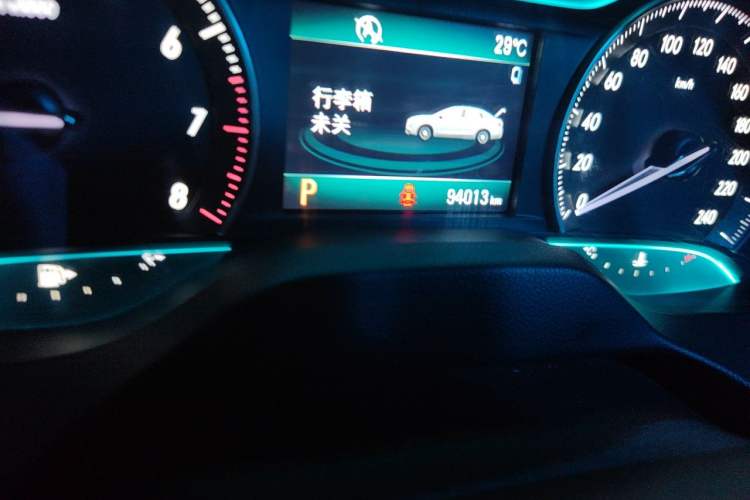 Used Buick GT 2015 15N Automatic Deluxe Edition Odometer Close Up