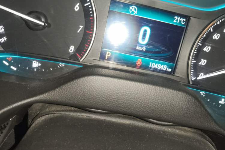 Used Buick GT 2015 15N Automatic Deluxe Edition Odometer Close Up