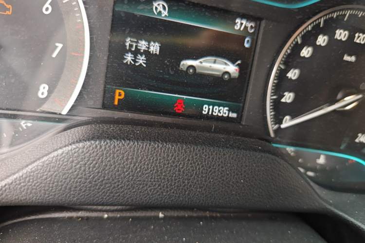 Used Buick GT 2015 15N Automatic Deluxe Edition Odometer Close Up