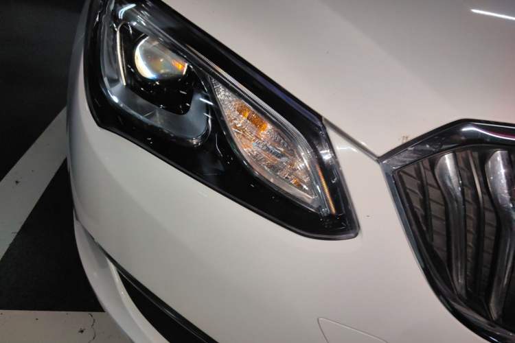Used Buick GT 2015 15N Automatic Deluxe Edition Right Front Headlight