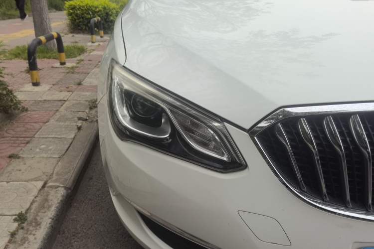 Used Buick GT 2015 15N Automatic Elite Version Right Front Headlight