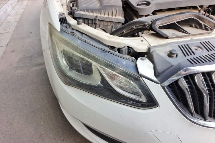 Used Buick GT 2015 15N Automatic Deluxe Edition Right Front Headlight