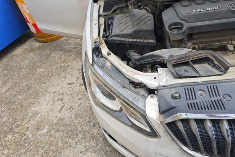 Used Buick GT 2015 15N Automatic Deluxe Edition Right Front Headlight