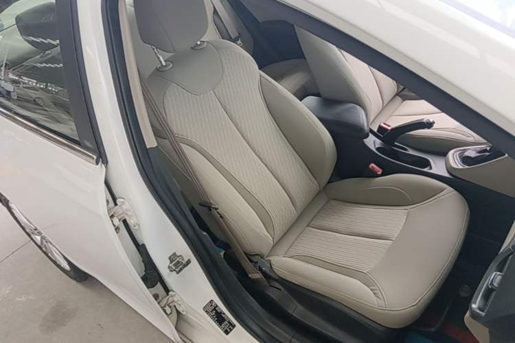 Used Buick GT 2015 15N Automatic Elite Version Right Front Seat