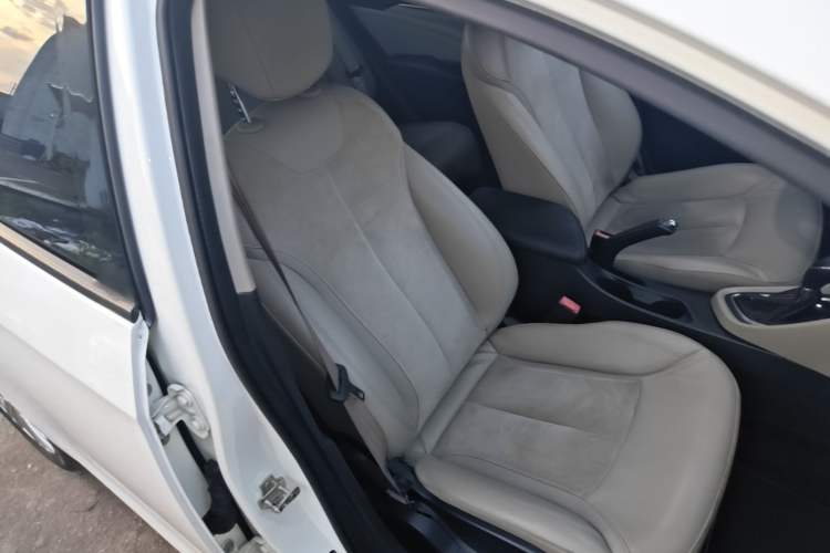 Used Buick GT 2015 15N Automatic Deluxe Edition Right Front Seat