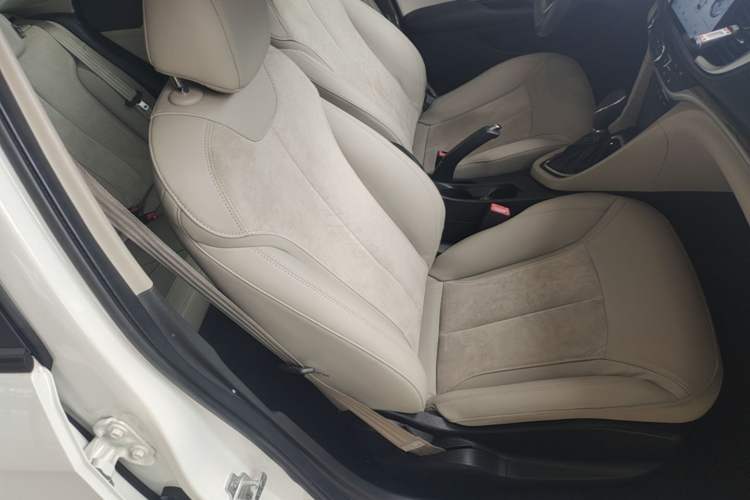Used Buick GT 2015 15N Automatic Deluxe Edition Right Front Seat
