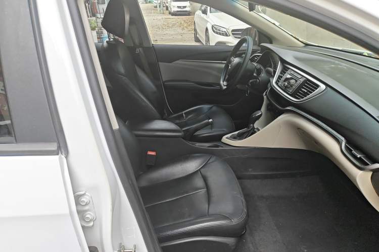 Used Buick GT 2015 15N Automatic Elite Version Right Front Seat