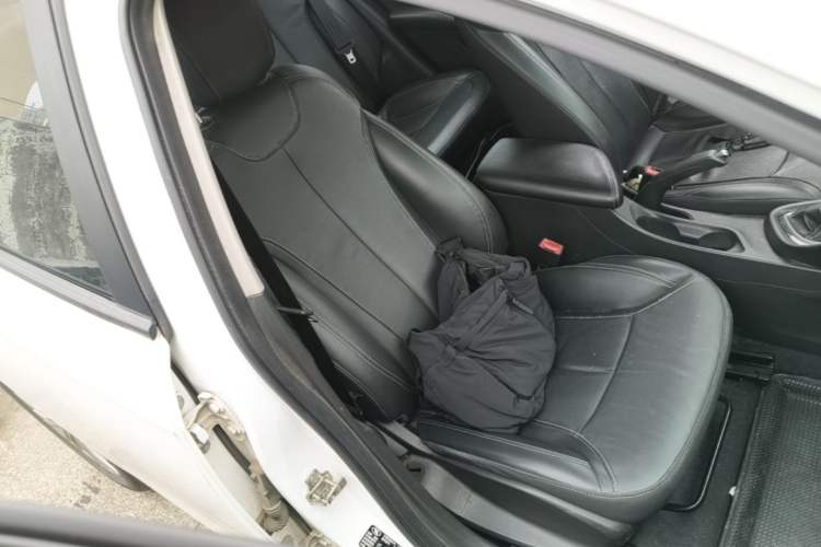 Used Buick GT 2015 18T Dual-Clutch Luxury Model Right Front Seat
