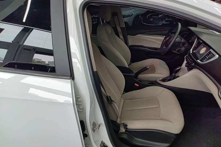 Used Buick GT 2015 15N Automatic Elite Version Right Front Seat
