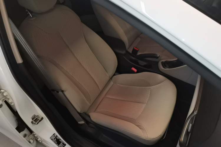 Used Buick GT 2015 15N Automatic Elite Version Right Front Seat