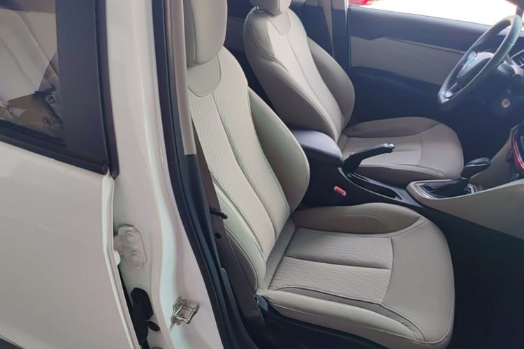 Used Buick GT 2015 15N Automatic Elite Version Right Front Seat