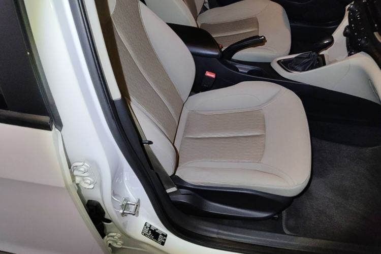 Used Buick GT 2015 15N Automatic Elite Version Right Front Seat