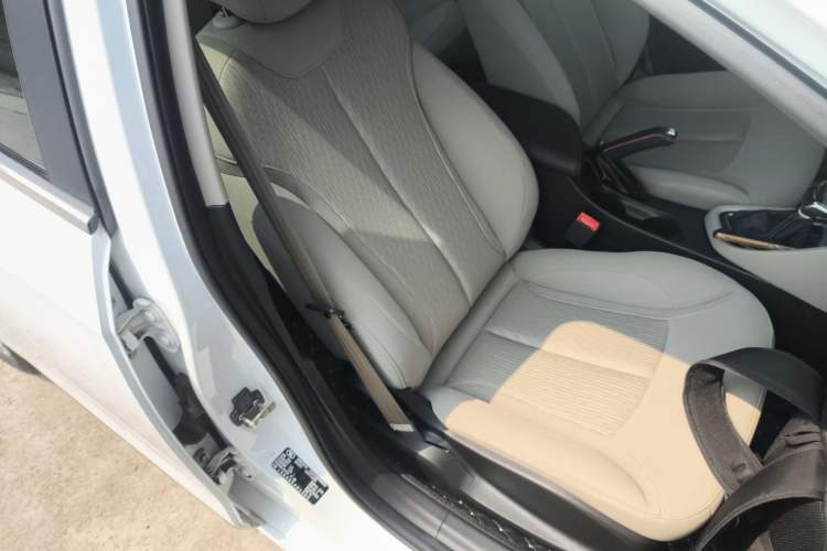 Used Buick GT 2015 15N Automatic Elite Version Right Front Seat