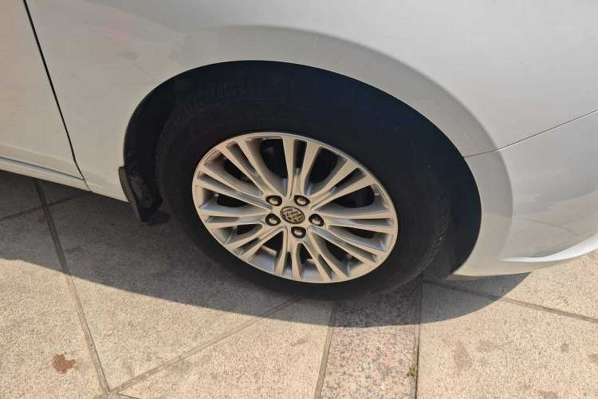 Used Buick GT 2015 15N Automatic Elite Version Right Front Wheel Hub