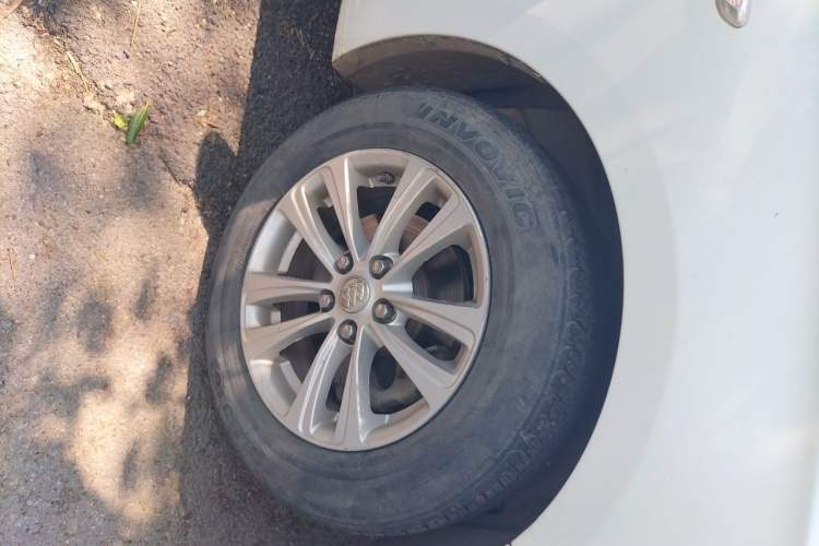 Used Buick GT 2015 15N Automatic Entry-Level Trim Right Front Wheel Hub