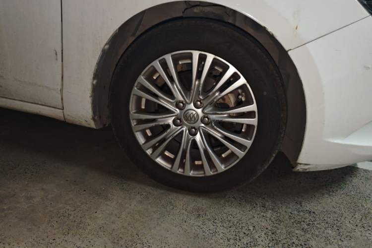 Used Buick GT 2015 15N Automatic Deluxe Edition Right Front Wheel Hub