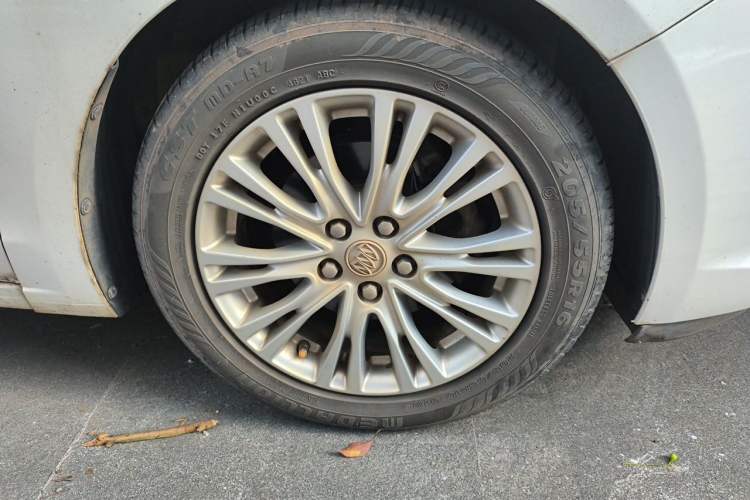 Used Buick GT 2015 15N Automatic Elite Version Right Front Wheel Hub