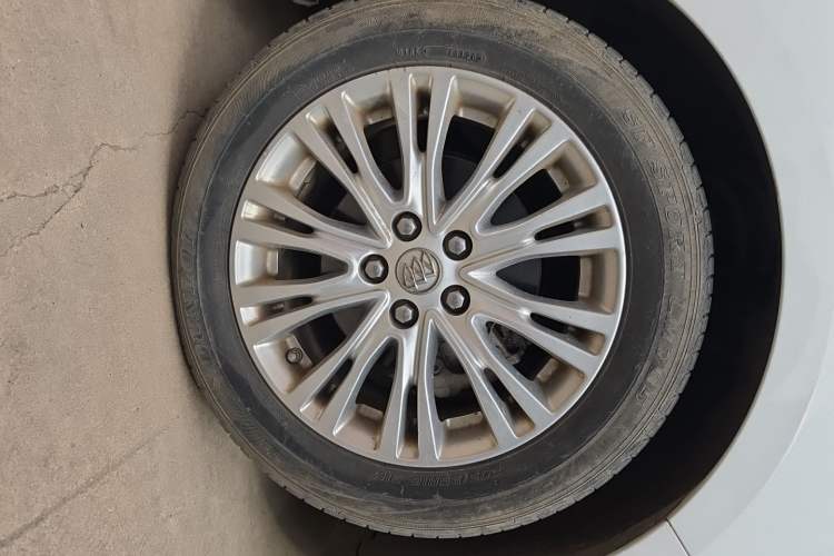 Used Buick GT 2015 15N Automatic Elite Version Right Front Wheel Hub