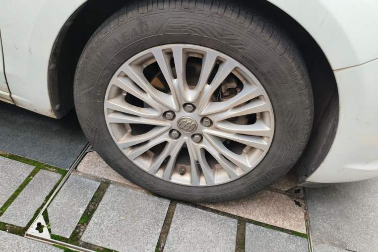 Used Buick GT 2015 15N Automatic Elite Version Right Front Wheel Hub