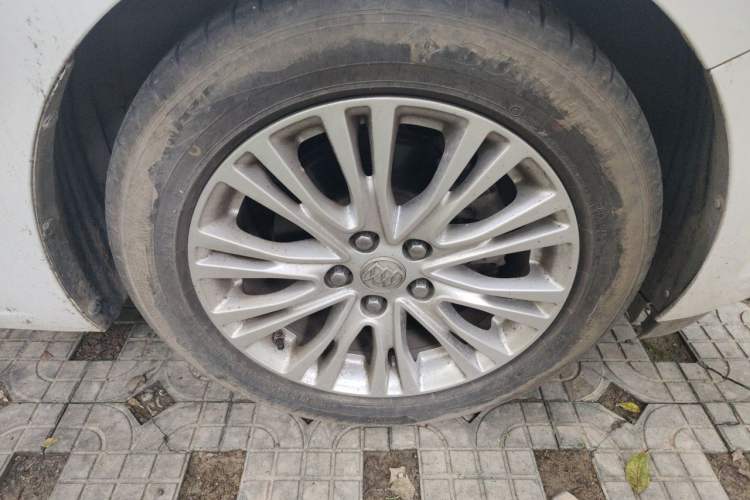 Used Buick GT 2015 15N Automatic Elite Version Right Front Wheel Hub