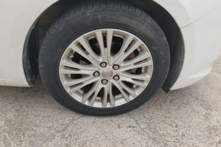 Used Buick GT 2015 15N Automatic Deluxe Edition Right Front Wheel Hub