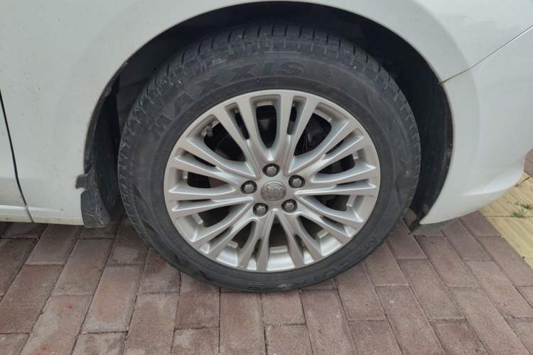 Used Buick GT 2015 15N Manual Elite Edition Right Front Wheel Hub