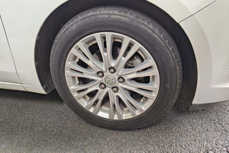 Used Buick GT 2015 15N Automatic Elite Version Right Front Wheel Hub