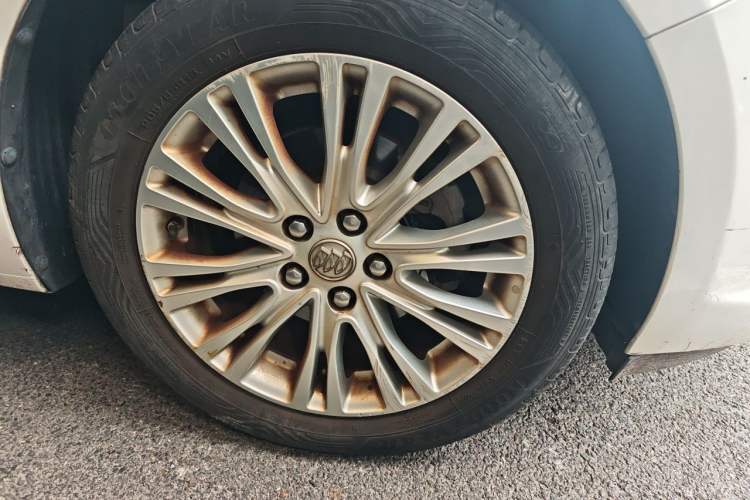 Used Buick GT 2015 15N Automatic Elite Version Right Front Wheel Hub