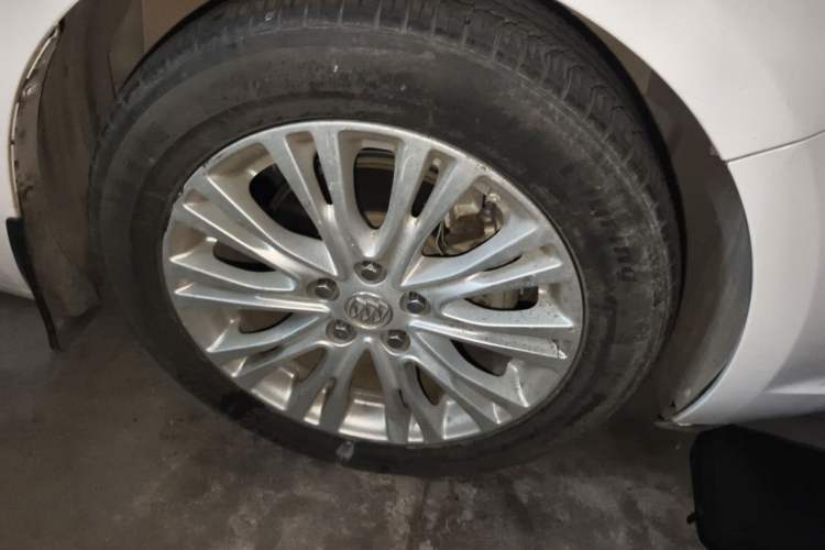 Used Buick GT 2015 15N Automatic Elite Version Right Front Wheel Hub
