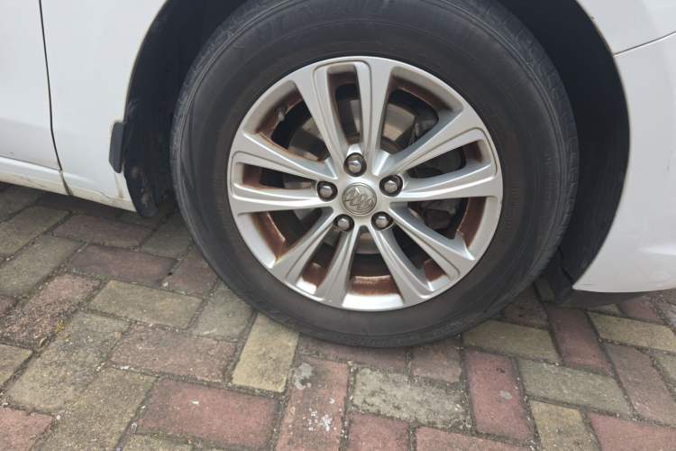 Used Buick GT 2015 15N Automatic Entry-Level Trim Right Front Wheel Hub