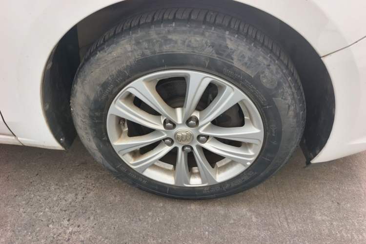 Used Buick GT 2015 15N Manual Entry-Level Trim Right Front Wheel Hub