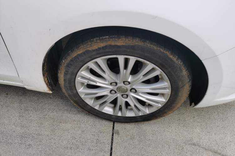 Used Buick GT 2015 15N Automatic Elite Version Right Front Wheel Hub