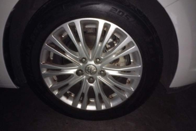 Used Buick GT 2015 15N Automatic Deluxe Edition Right Front Wheel Hub