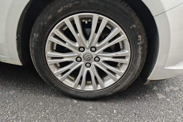 Used Buick GT 2015 18T Dual-Clutch Luxury Model Right Front Wheel Hub