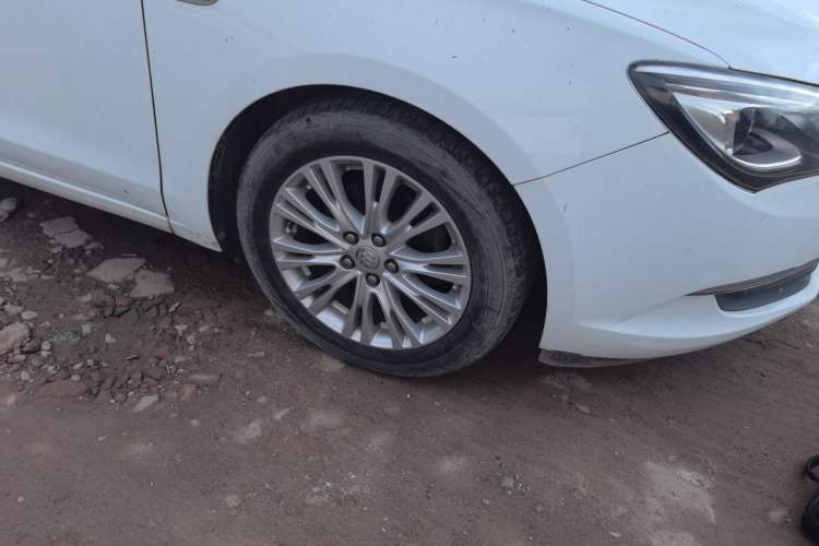 Used Buick GT 2015 15N Automatic Elite Version Right Front Wheel Hub