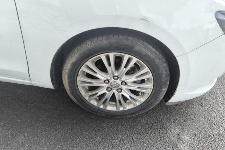 Used Buick GT 2015 15N Automatic Deluxe Edition Right Front Wheel Hub