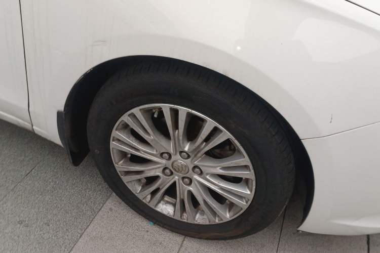 Used Buick GT 2015 15N Automatic Deluxe Edition Right Front Wheel Hub