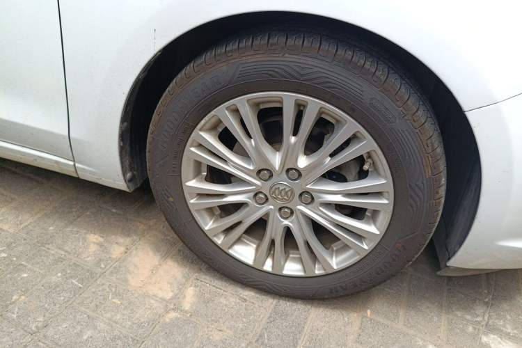 Used Buick GT 2015 15N Automatic Deluxe Edition Right Front Wheel Hub