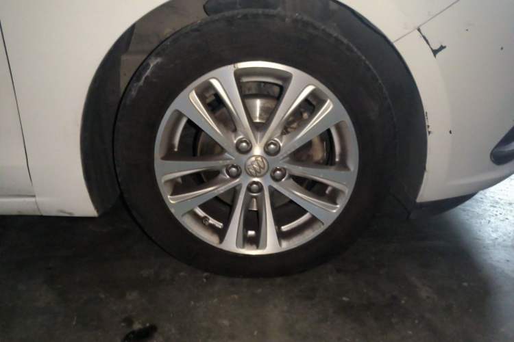 Used Buick GT 2015 18T Dual-Clutch Sport Flagship Model Right Front Wheel Hub