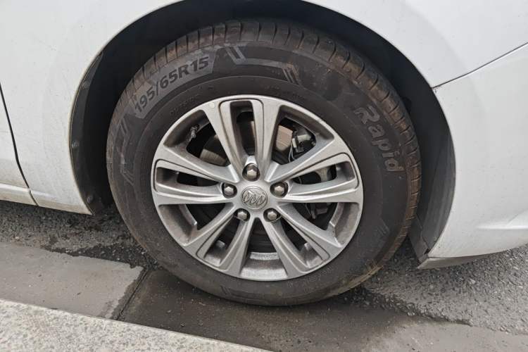 Used Buick GT 2015 15N Manual Entry-Level Trim Right Front Wheel Hub