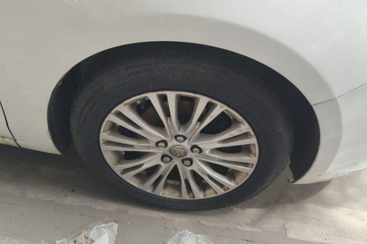 Used Buick GT 2015 15N Manual Elite Edition Right Front Wheel Hub