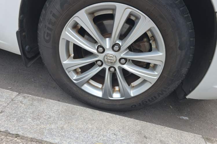 Used Buick GT 2015 15N Automatic Entry-Level Trim Right Front Wheel Hub