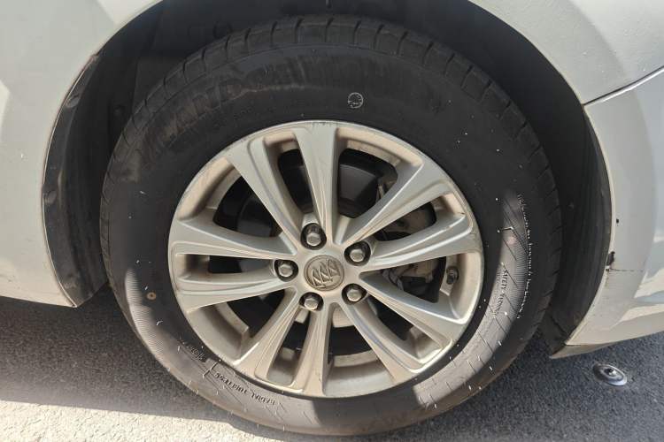 Used Buick GT 2015 15N Automatic Entry-Level Trim Right Front Wheel Hub