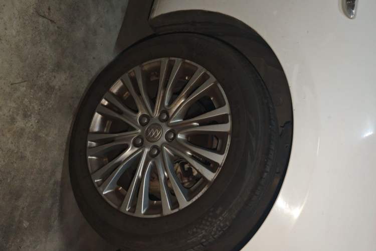 Used Buick GT 2015 15N Automatic Elite Version Right Front Wheel Hub