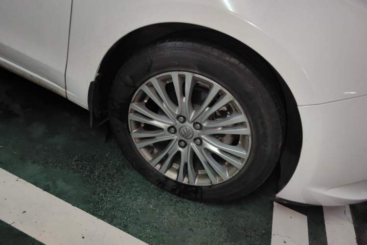 Used Buick GT 2015 15N Automatic Deluxe Edition Right Front Wheel Hub